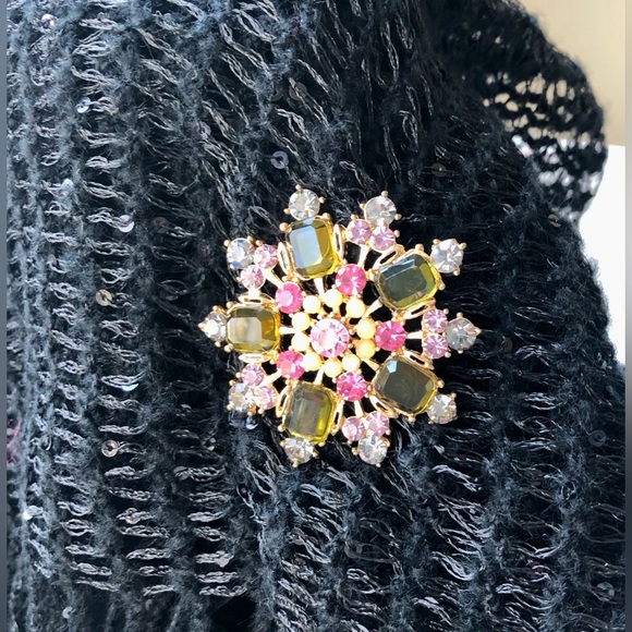 Vintage Snowflake Brooch - Picture 5 of 6